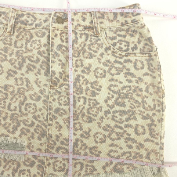 Style Rack Faded Leopard Print Denim Mini Skirt Medium Distressed Animal Mobwife - Picture 3 of 16
